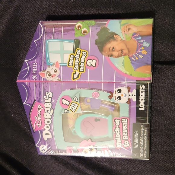 Set of 4 Disney Doorable Locket Sets - Picture 2 of 3